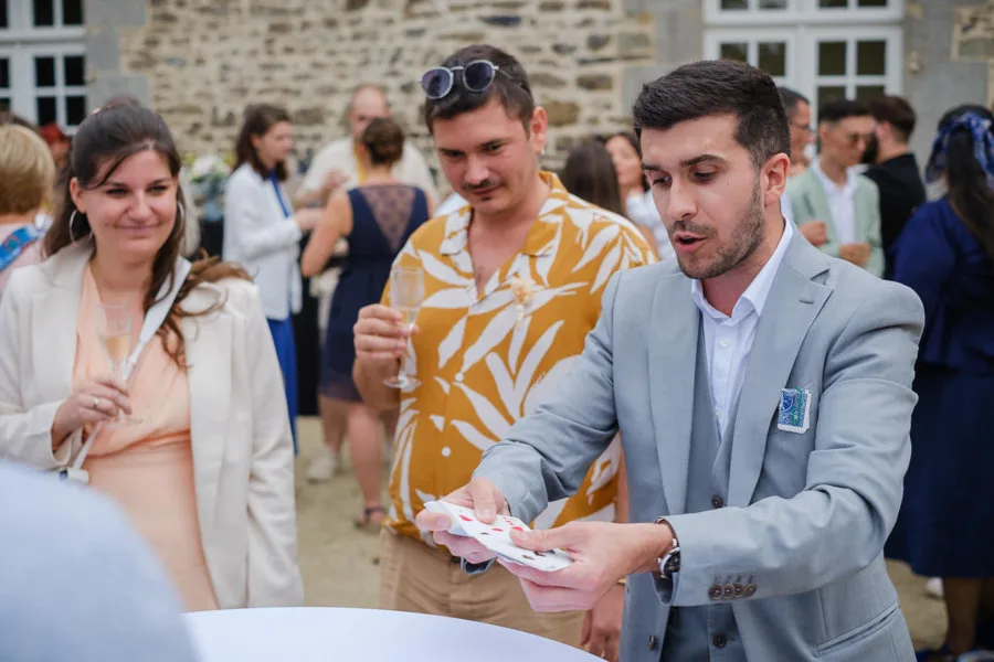 Magicien Mariage Rennes : 5 raisons de choisir un close-up pour votre grand jour
